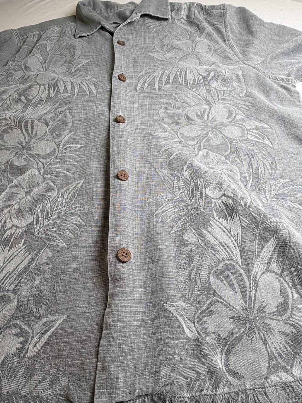 Tommy Bahama TB93 100% Silk Camp Shirt Gray Floral Hawaiian Men’s Medium - Picture 11 of 11